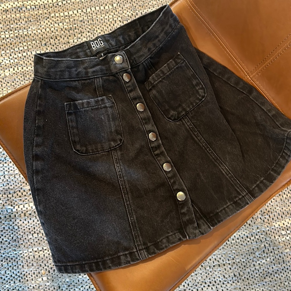 URBAN OUTFITTERS BDG A LINE BUTTON FRONT BLK DENIMN SKIRT 🖤